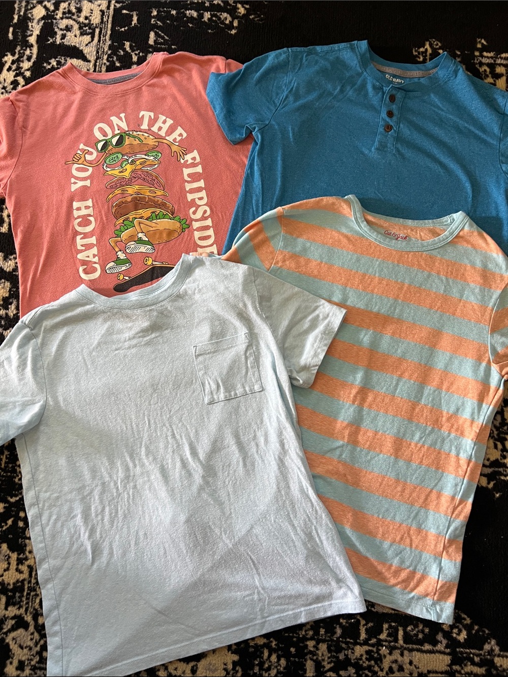 Boys 4 pc Old Navy/Cat& Jack tees size L 10/12